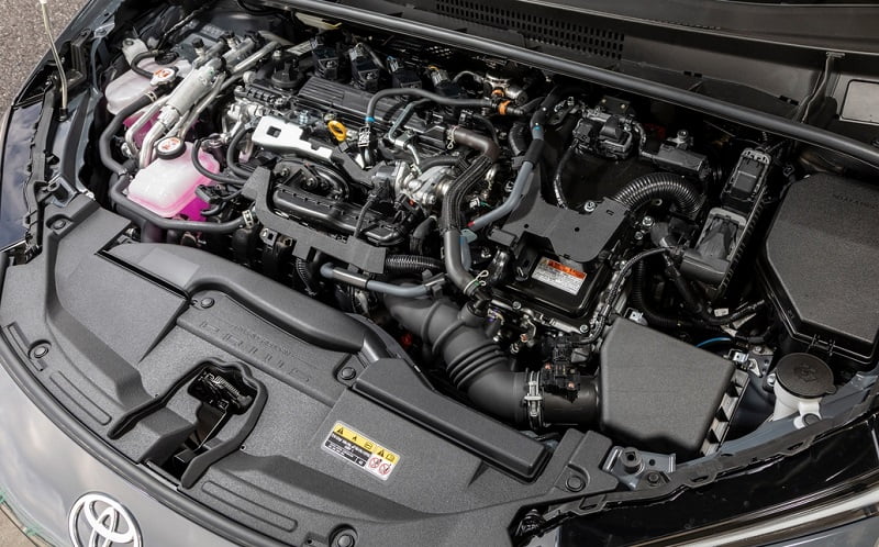 プリウスのエンジンルーム